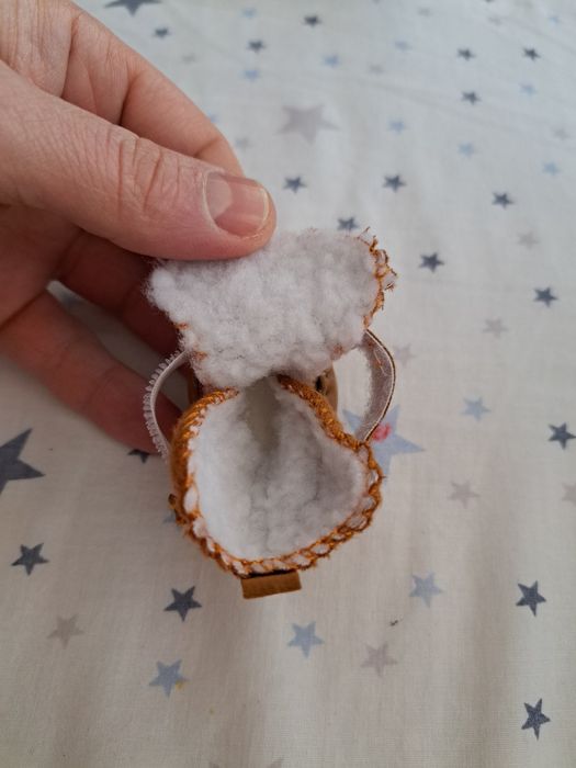 Зимове взуття для собачки. Уггі