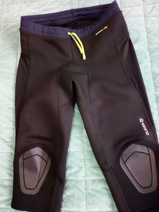 Calções e colete para surf idade 8-9 anos .