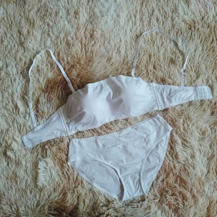 новий комплект білизни 75с