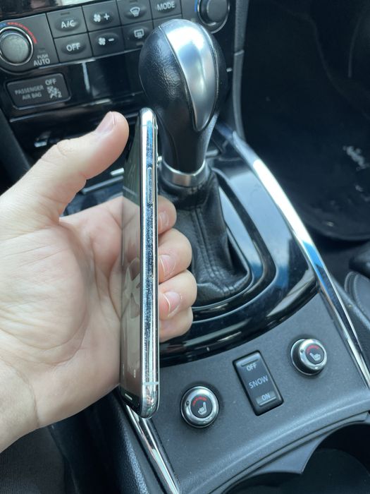 Iphone  11pro/64 gbWhite  nevelock