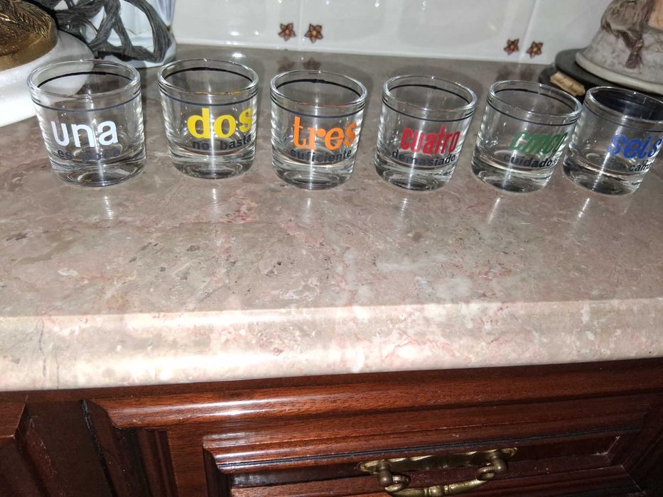 Coleção de copos de whiskey