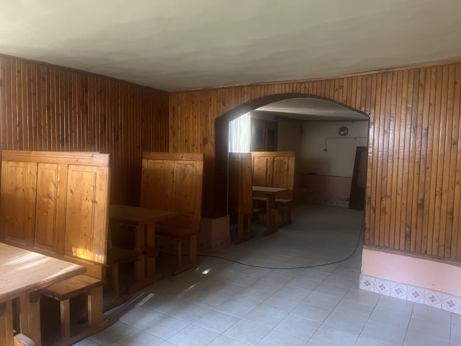 Продаж будинку з магазином у ценрі с. Фанчіково