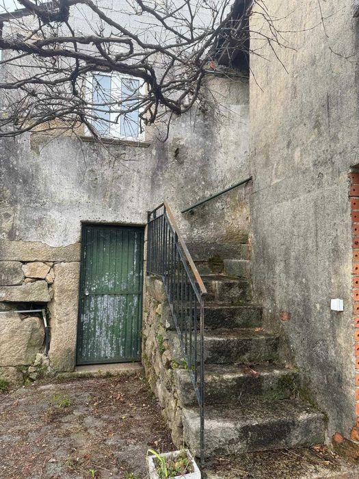 Vende-se Moradia c/ Terreno