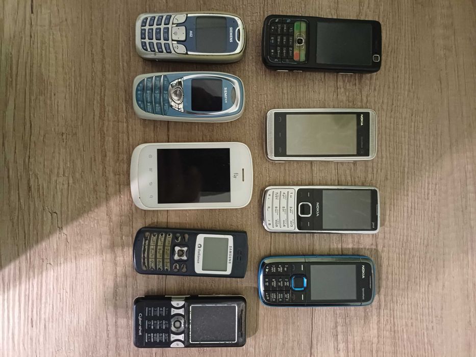 Продам телефоны.