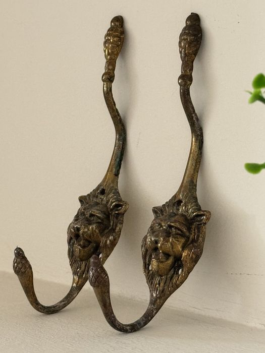 Cabide de parede dourado ( cabeca de leão) preço unitário