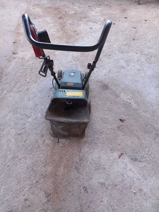 Máquina de cortar relva em bom estado e a funcionar bem