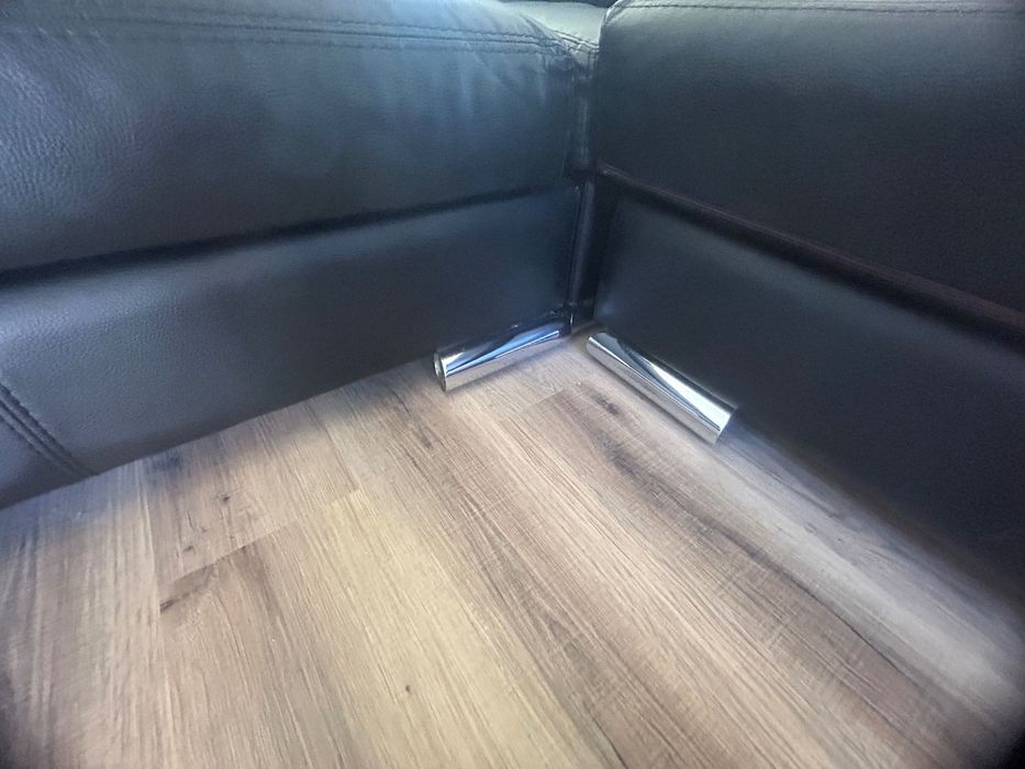 Sofá com chaise longue + 2 puffs