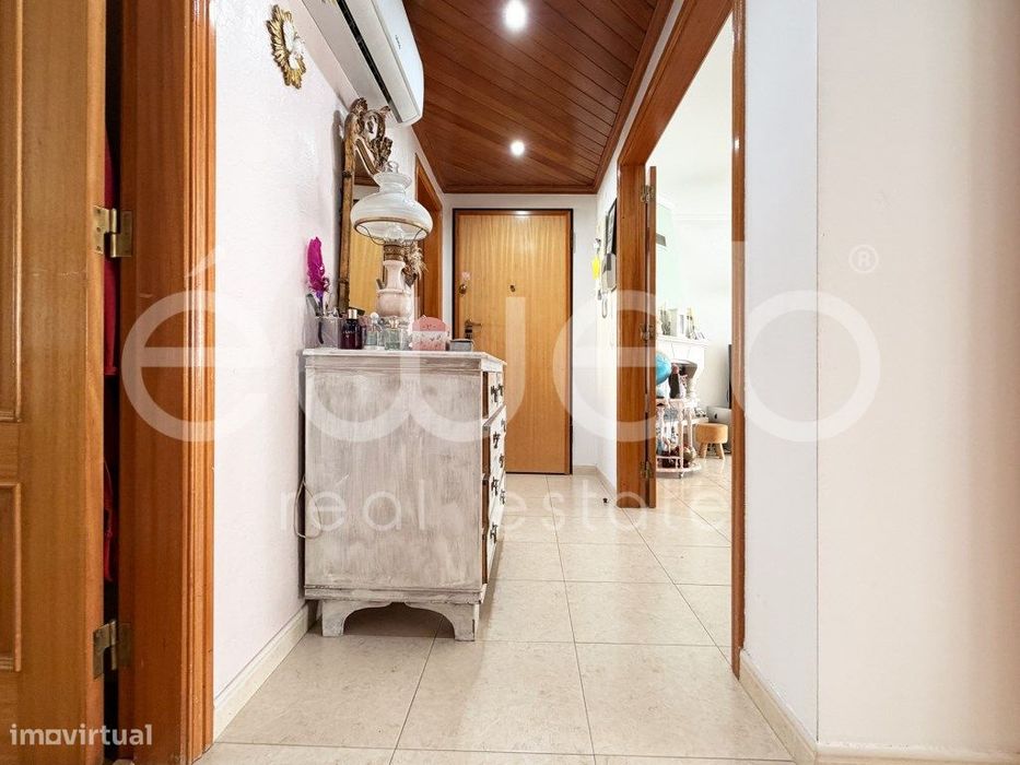 Apartamento T2 com arrecadação para venda na Quinta do Conde