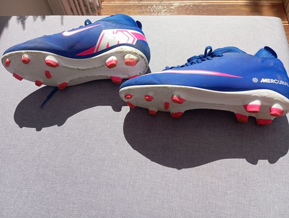 Buty piłkarskie nike 38 ,korki  trzymiesietrzne