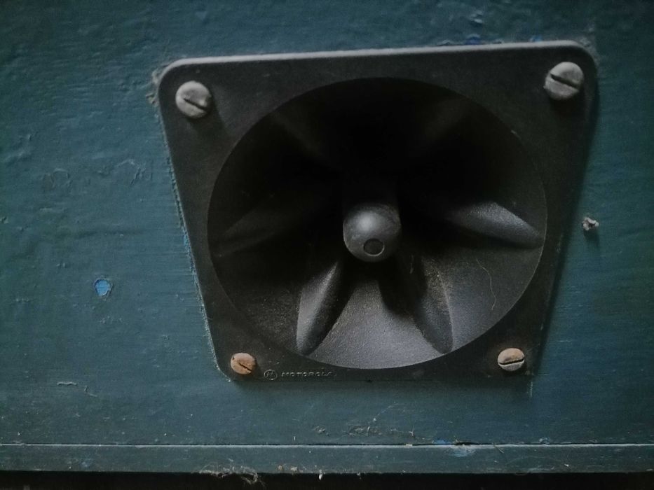 Sound amplification column for vehicle use. Used.64739780103938121