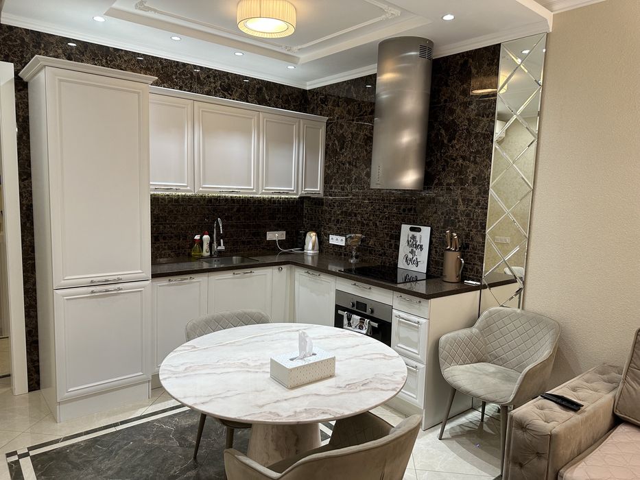 2 поверх!!!Довгострокова оренда 3- кімн квартири у центрі.