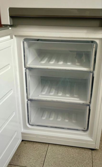 Frigorífico Ariston Hotpoint H8 A1E W