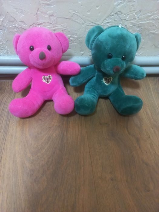 Ведмидики плюшеві