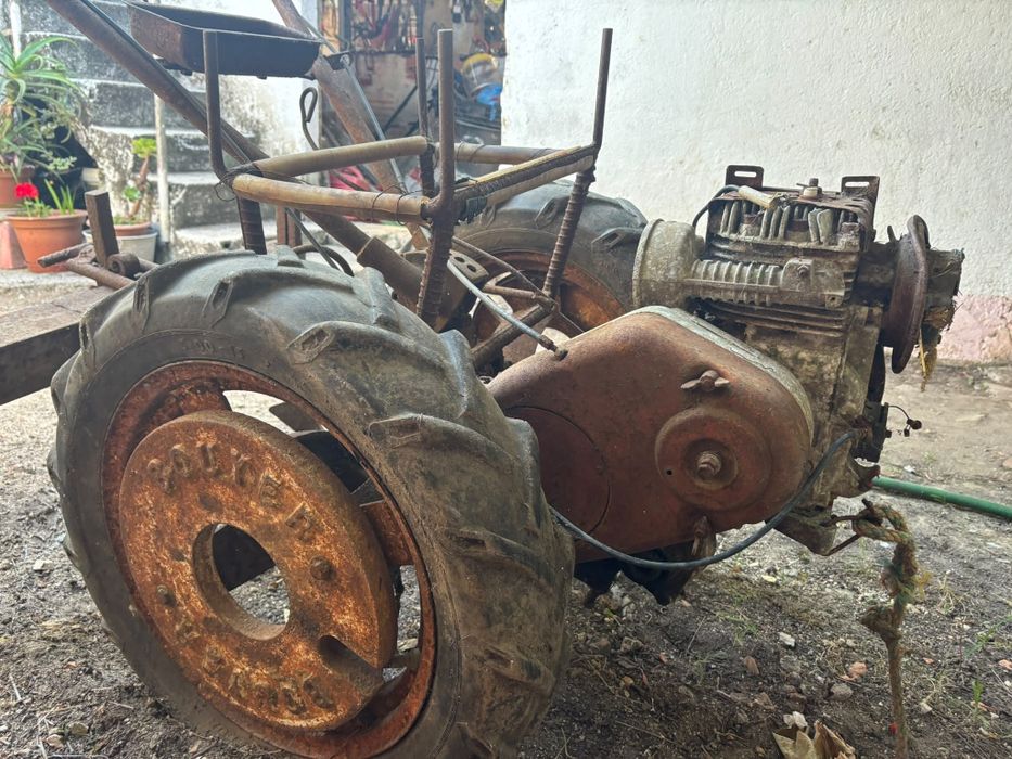 Motocultivador Antigo Bouyer – Para Peças, Restauro ou Decoração Rústica