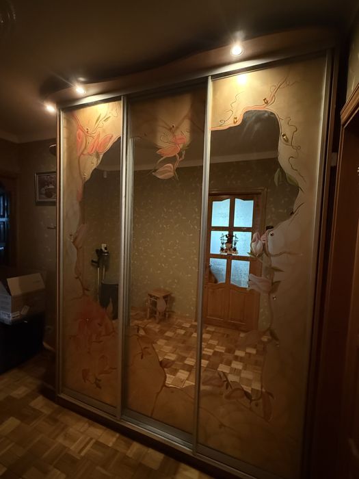 Шафа-купе трьохдверна.