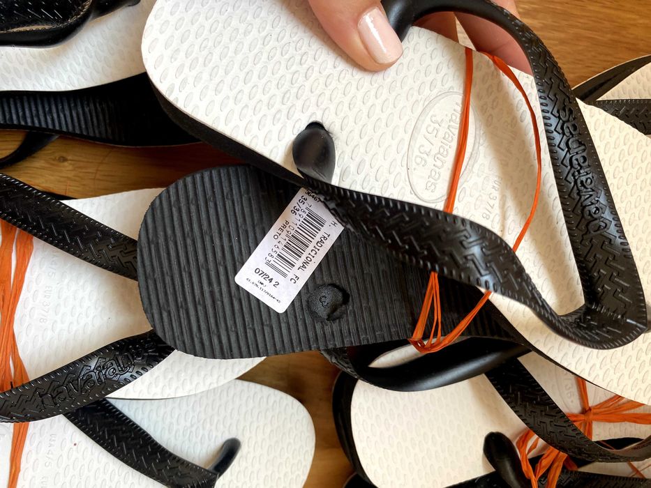 Conjunto de HAVAIANAS ORIGINAIS - Cor Preto e Branco - Tamanho 35/36