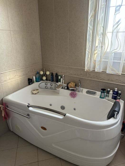 Ванна  джакузі Lyizi акрилова