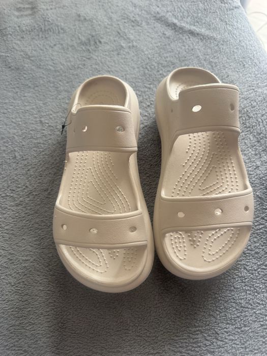 Crocs klapki 38