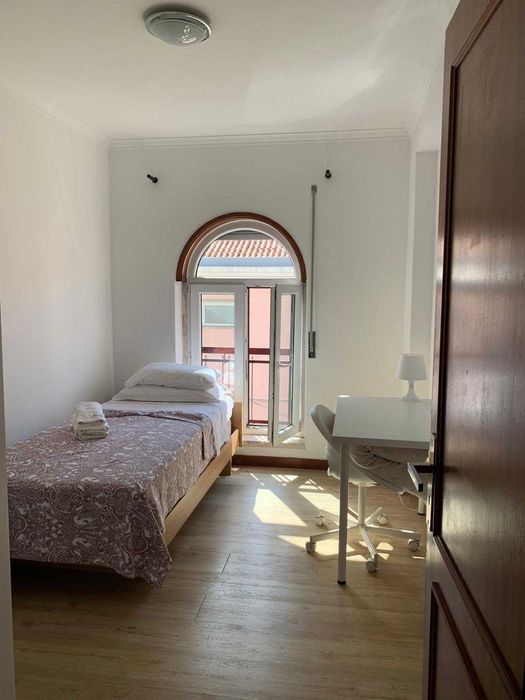 Quarto Carcavelos NOVA UNIVERSIDADE - Estação de comboio - Praia - Pingo doce