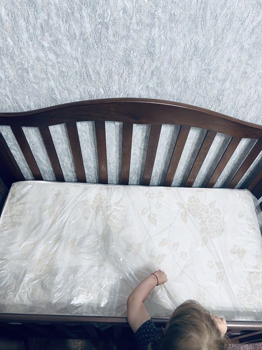 Дитяче ліжко з маятником