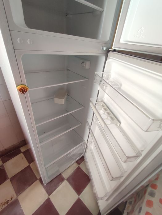 Frigorífico Becken Semi-novo - 246 L