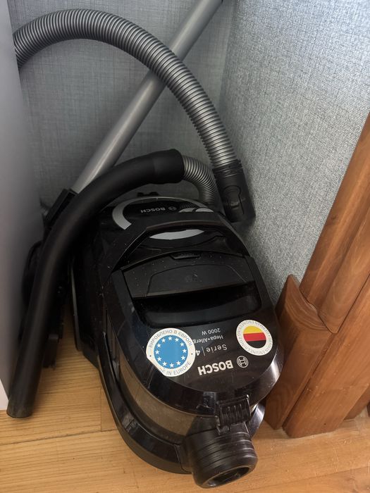 Пилосос Bosch Serie 4 (2000W)