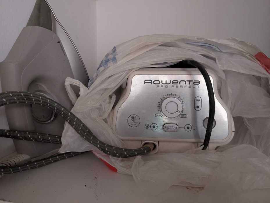Ferro com gerador de vapor Rowenta Pro Perfect DG8720 2200W