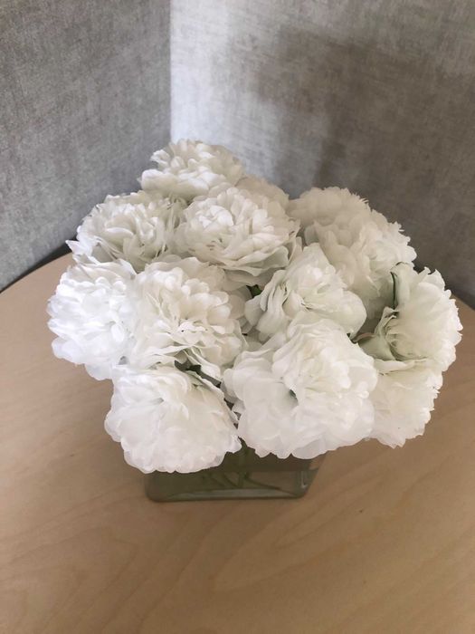 Искусственные пионы, штучные цветы, букет цветов.
