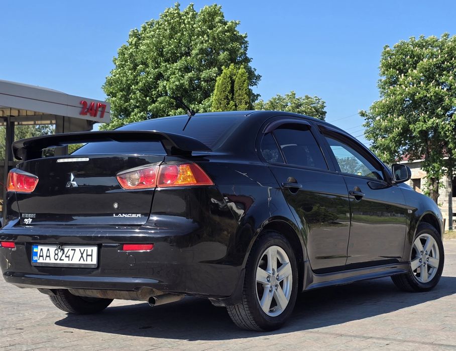 Mitsubishi Lancer X (10)