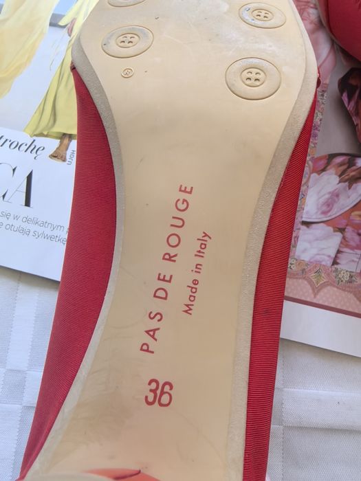 Czółenka damskie skórzane marki Pas de Rouge rozmiar 38