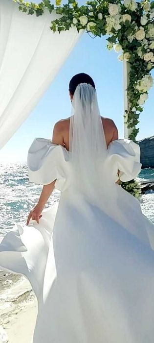 Вишукана весільна атласна сукня ( 2024)