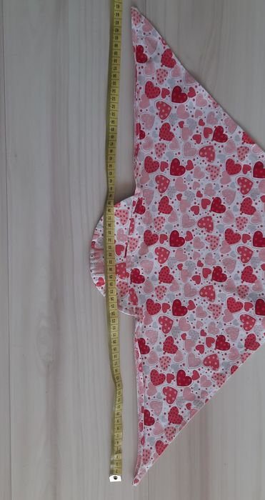 Chusta z daszkiem w Serduszka od 2 latek