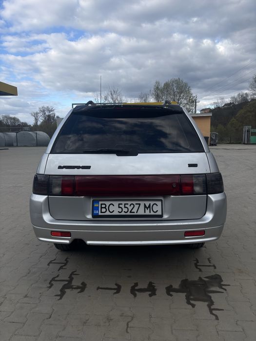 ВАЗ 2111. Лада 2110