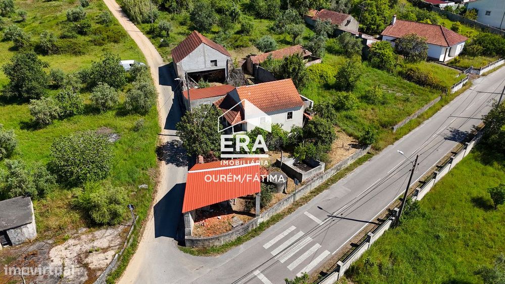 Moradia T2 com quintal localizada no Olival