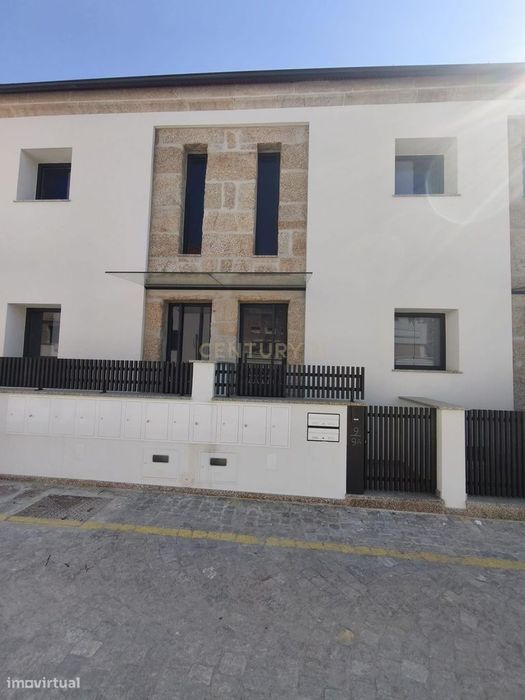 Estúdio mobilado localizado no centro da cidade de Viseu.