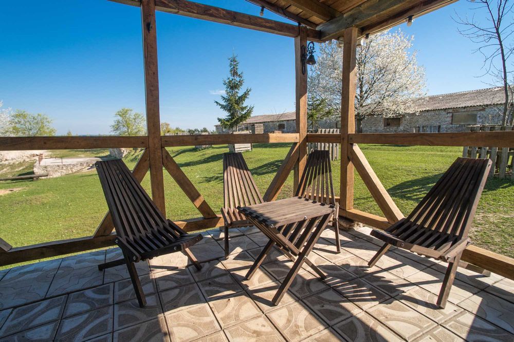 Будинок котедж для відпочинку з чаном подобова оренда до 11 осіб