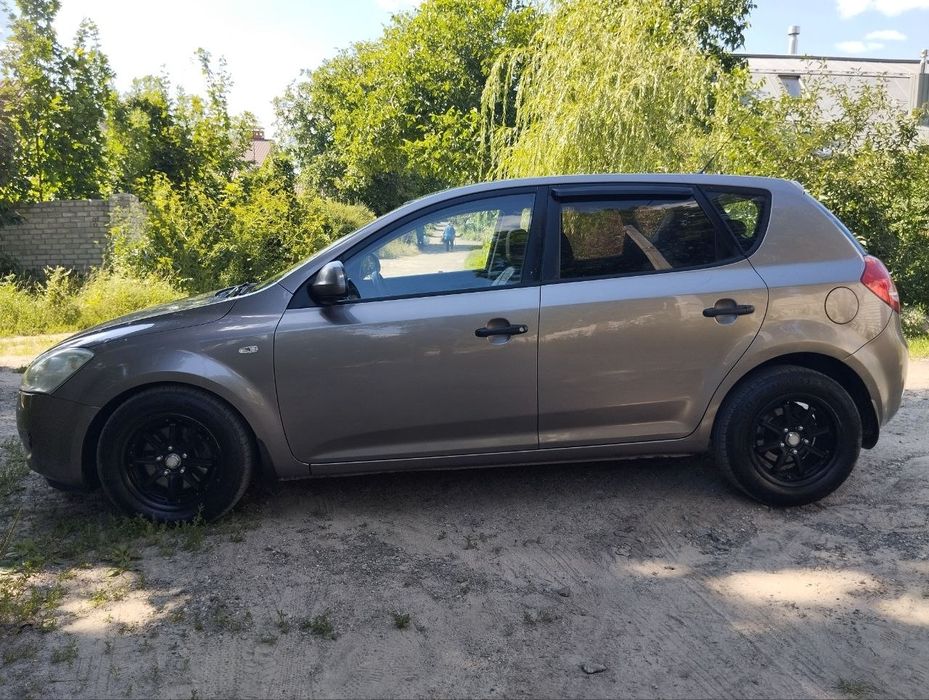 Продам Киа Сид 1,6- автомат