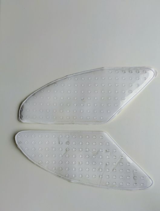 Захисна накладка на бак мотоцикла.