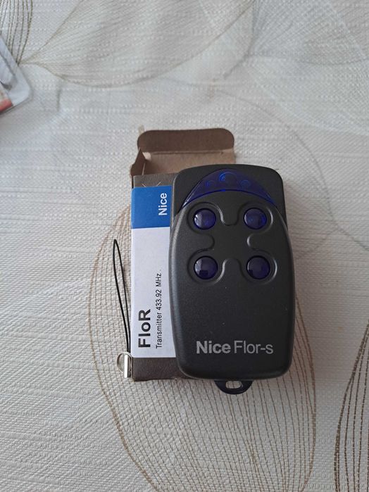 Pilot do napędu bram Nice 4-kanałowy 433 MHz FLO4R-S - NICE