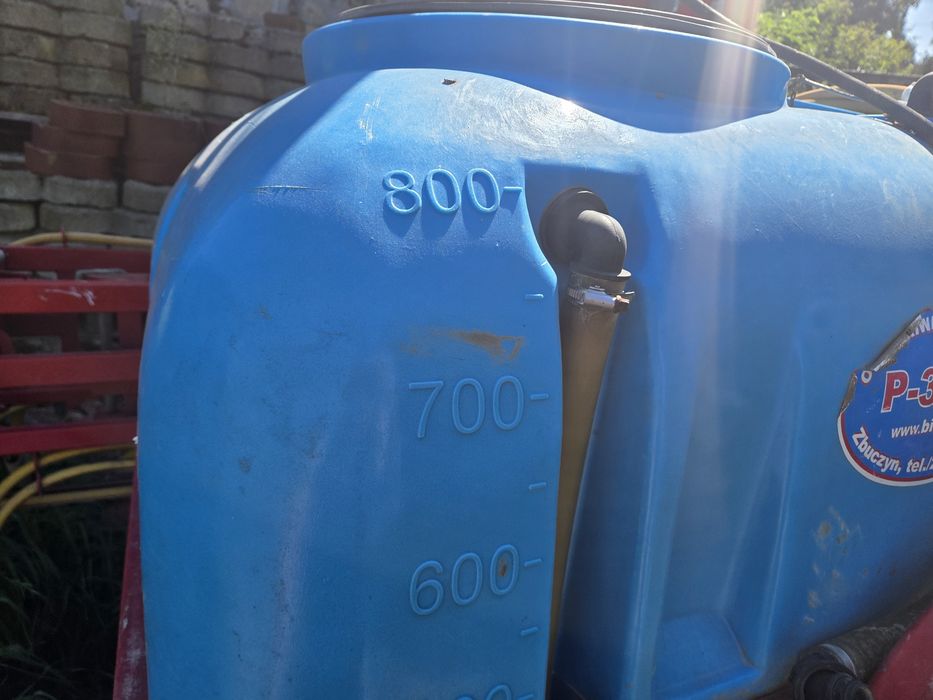 Opryskiwacz podwieszany 800 litrów