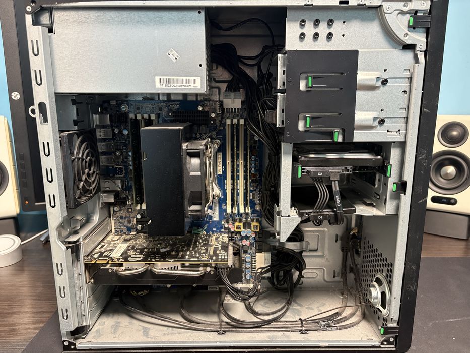 HP Z440 Xeon E5-1650 v3 / 32GB / GTX 960 4GB / SSD 500GB + HDD 1TB