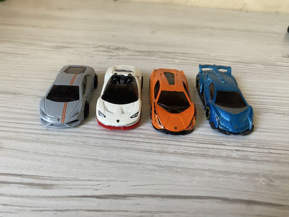 Машинки hot wheels