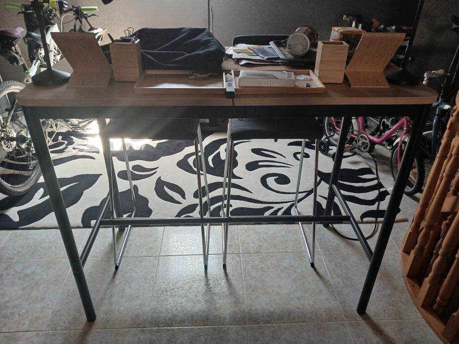 Mesa alta e 2 cadeiras altas conjunto