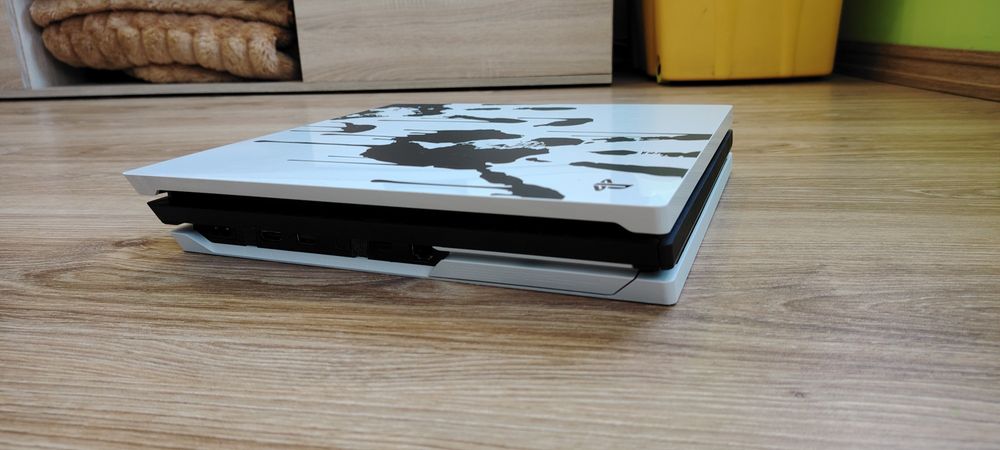 Konsola PS4 pro limitowana death stranding  stan bdb