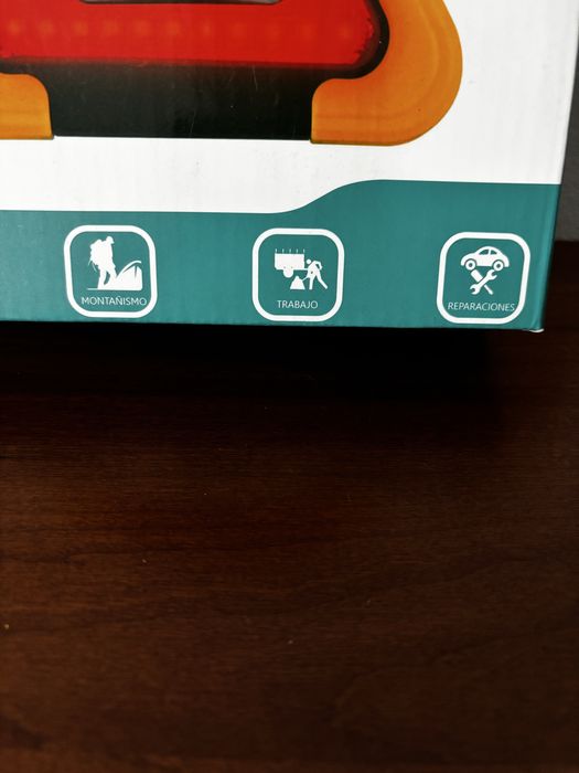 Luz de Emergência Triangular LED Multifuncional – SANDA (500 lúmens)