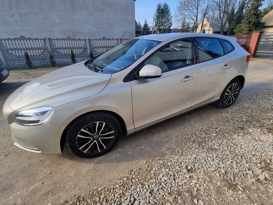 Volvo v40 2017r FULL LED disel 2.0 AUTOMAT