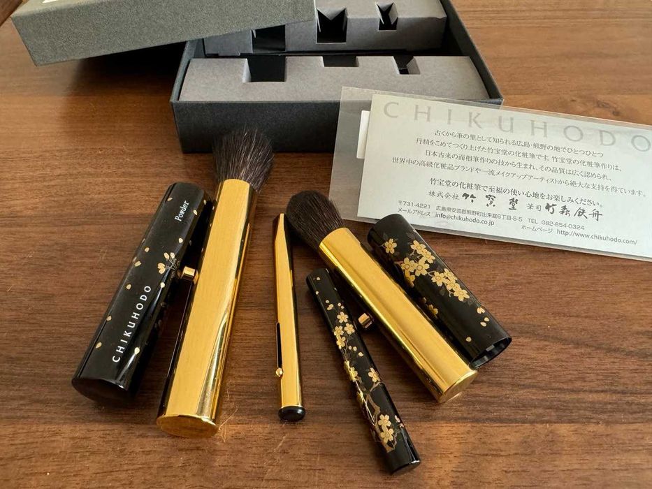 Chikuhodo BR-8 - набір пензлів для макіяжу. Новий.