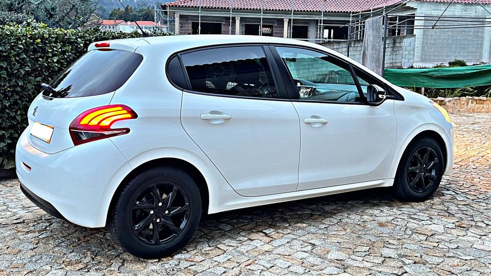 PEUGEOT 208 1.6 HDI 100cv 2.L 12-2016 apenas 150.000klm