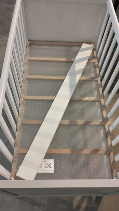 Berço de bebé novo