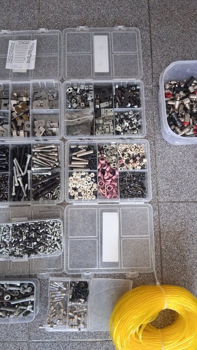 Vários acessórios para teares circulares